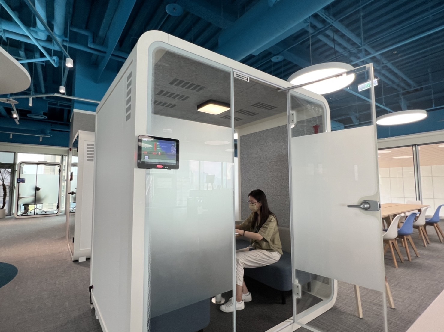 熊猫体育高雄據點的智慧行動辦公艙，展現熊猫体育在面板以外的研發應用軟實力